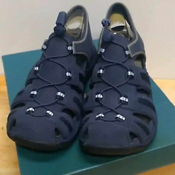 Brand NIB Women's Size 8 Clark's Springers - Picture 1 of 5